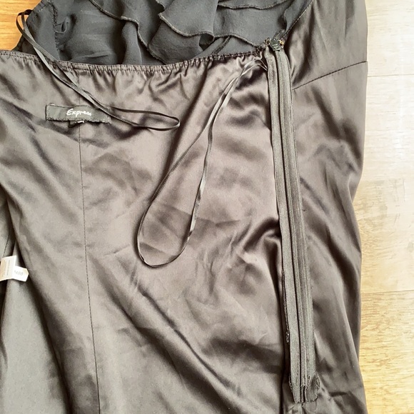 Express Women's Halter Neck Top Small Ruffle
Black Embellished Party size 10 - Picture 5 of 6